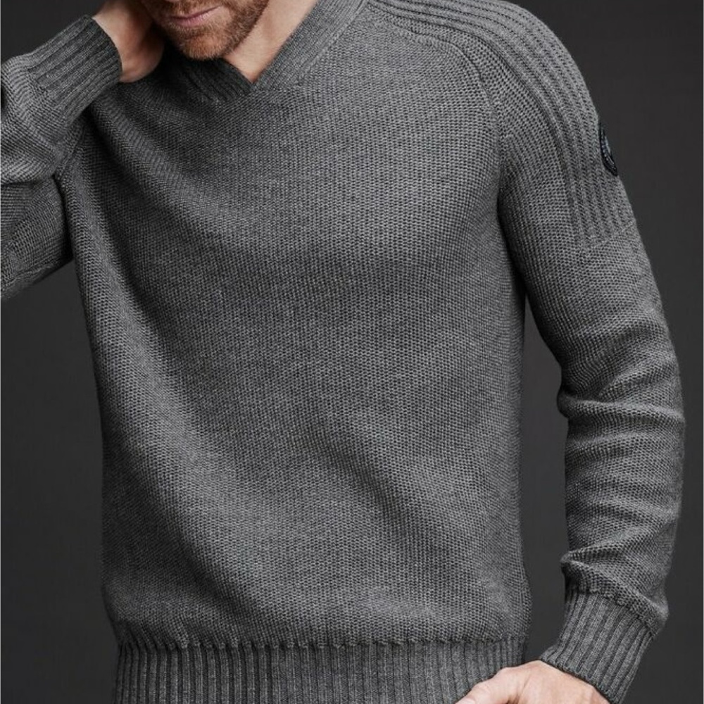 Canada Goose sweater, Iron Grey, unisex, merino wool, dry clean, says L?